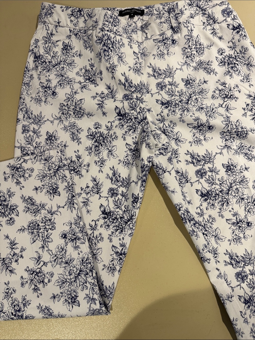 NWOT Mario Serrani Cropped Pants with Navy Floral Print